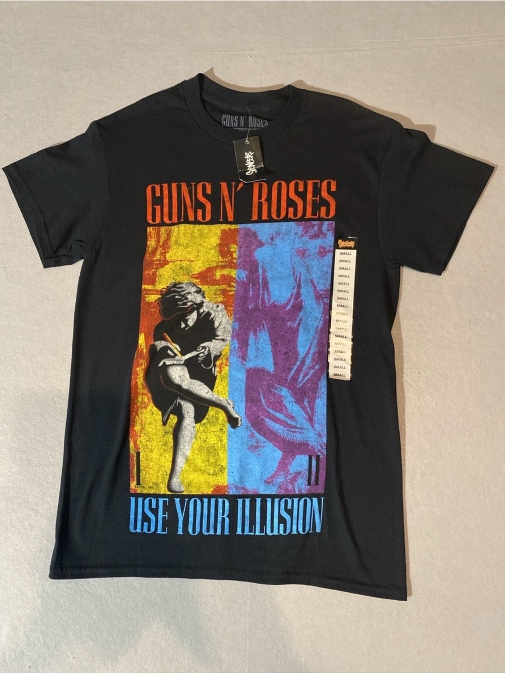 GUNS N ROSES T-Shirt Small “USE YOUR ILLUSION” CONCERT Cpix
